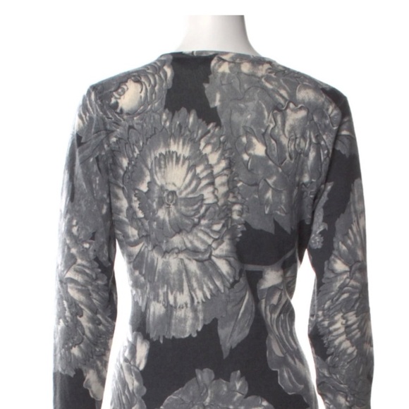 Neiman Marcus Gray Cashmere Collection Floral Long Sleeve Top NWOT - Picture 3 of 5